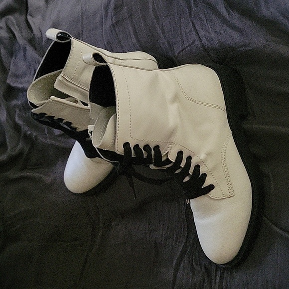 Steve Madden Shoes - Steve Madden White Leather Combat Boots